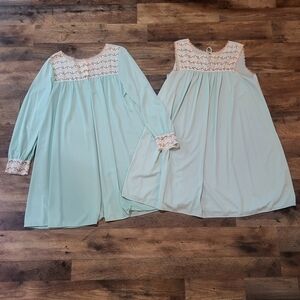 Vintage 60's/70's Queen's-Way to Fashion Tiffany Blue Cherry Lace 2-Piece SetM/L